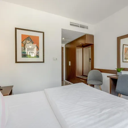 Hotel Antares 4*
