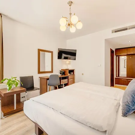 Hotel Antares 4*