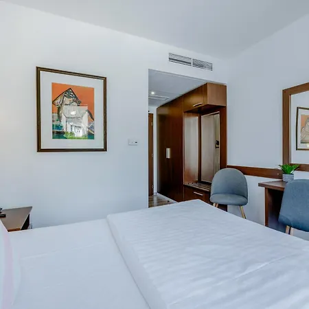 Antares Отель Братислава