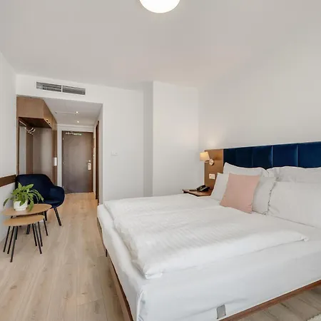 Hotel Antares 4*
